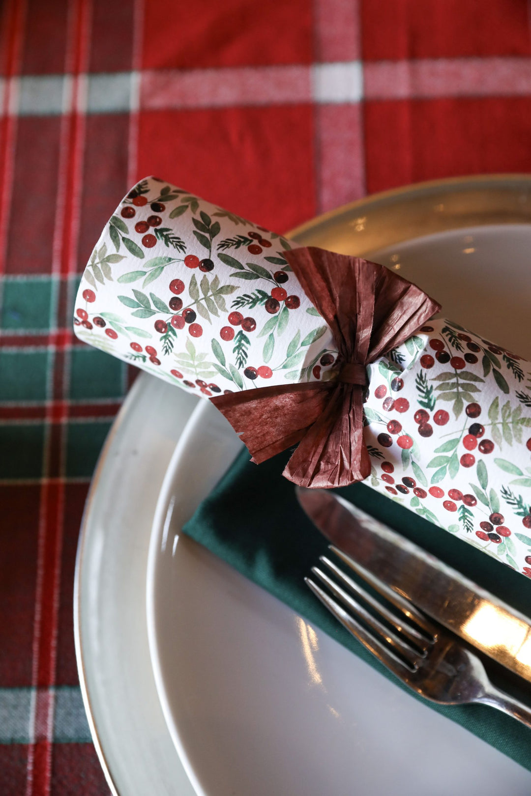 Berry Christmas Crackers Box of 6