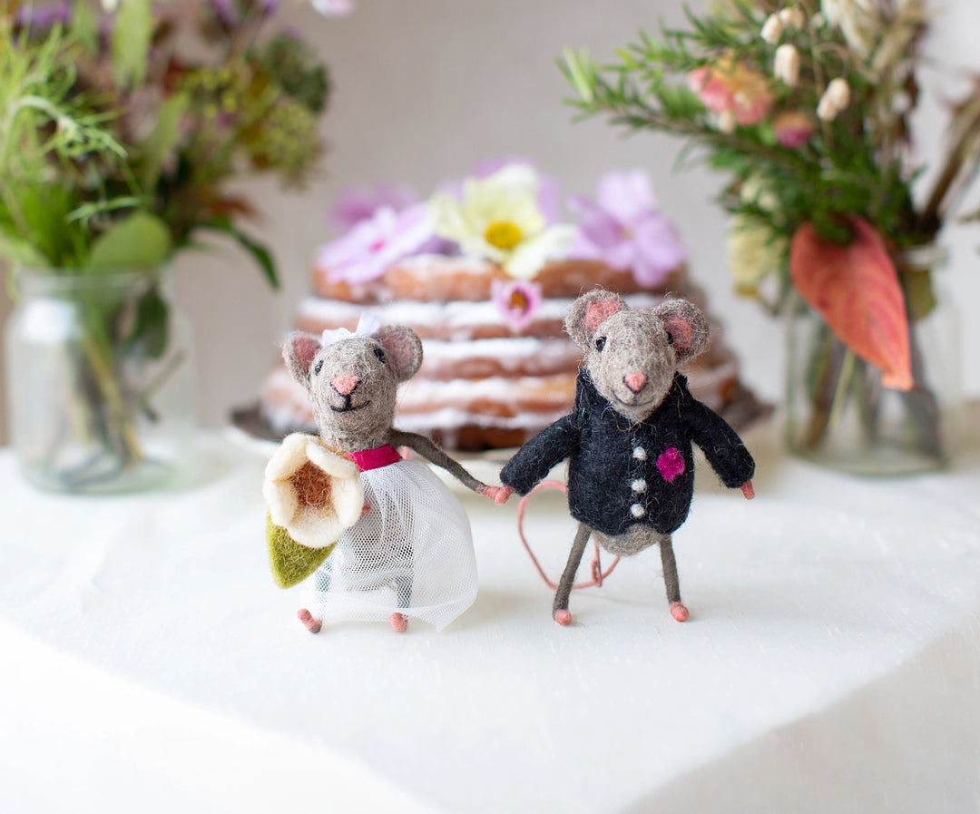 Figurines | Bride and Groom Felt Mice | Sew Heart Felt